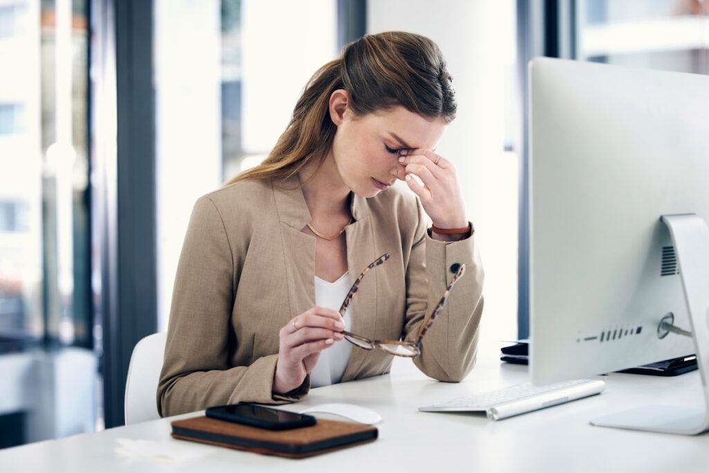 How Stepping Away From Your Phone Improves Brain Performance | Phontra™